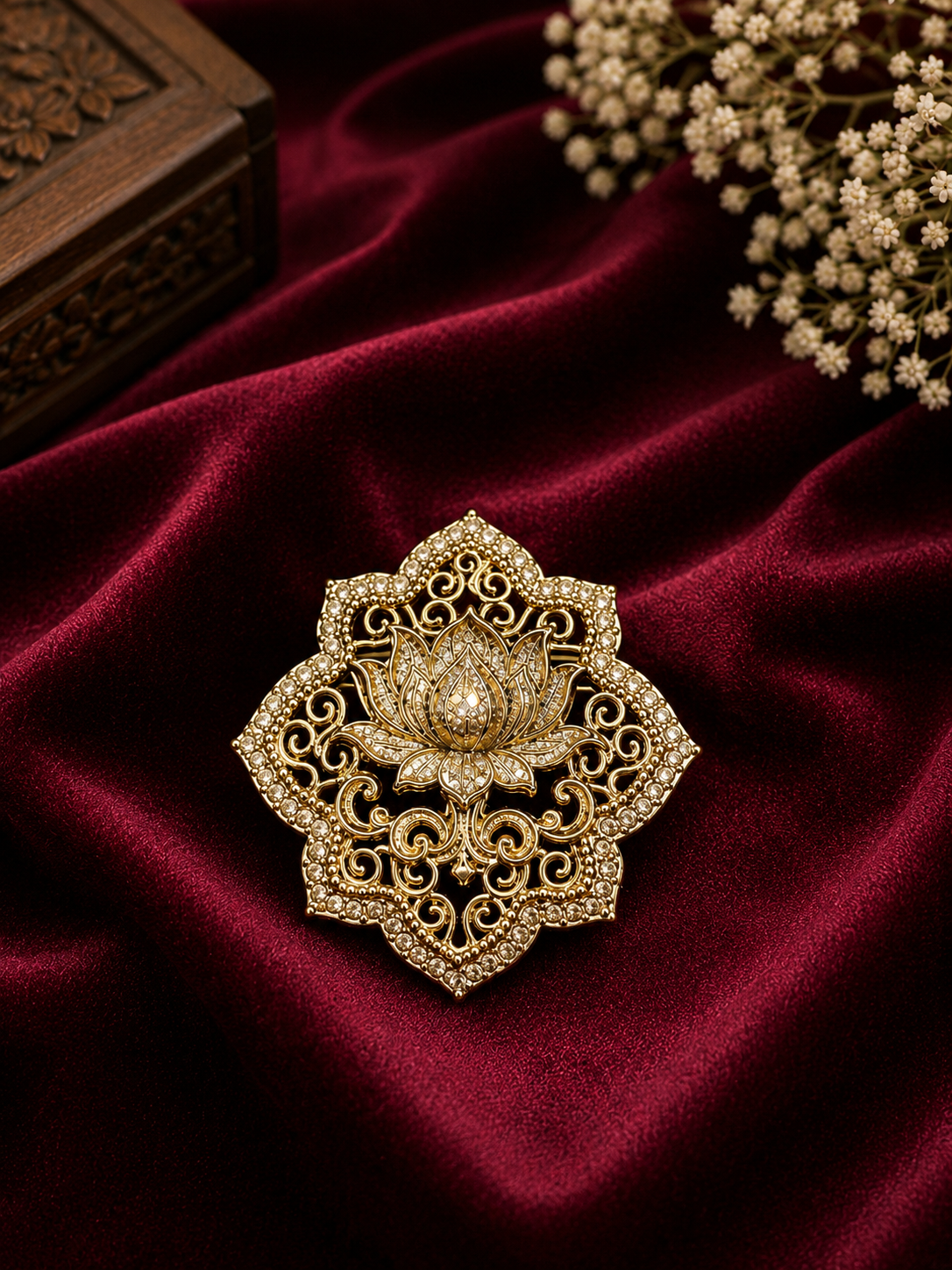 Royal Lotus Heritage Brooch & Button Set