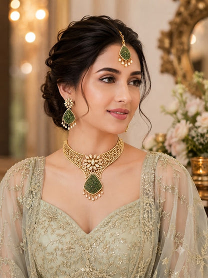 Emerald Green Kundan Choker Necklace, Earrings & Maang Tikka Set