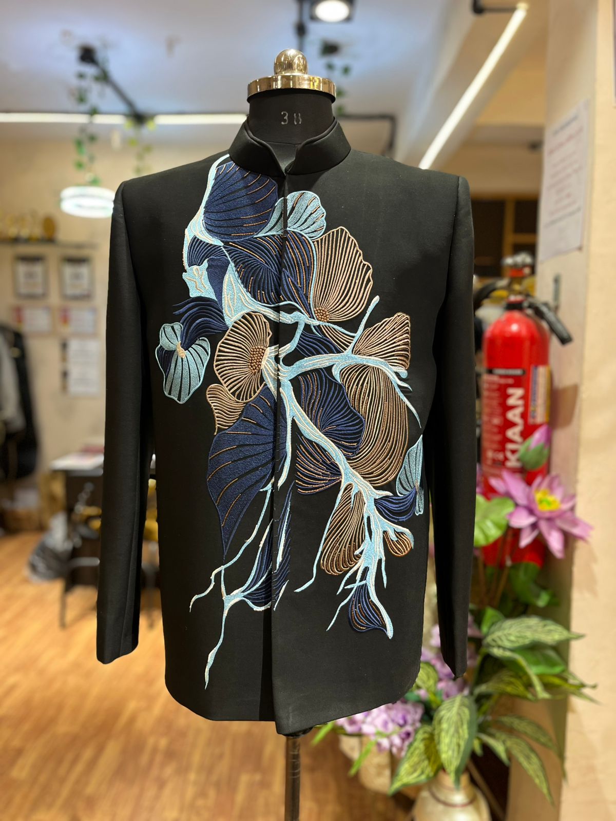 Noir Floral Emperor