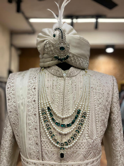 Emerald Rajsi Feather Brooch